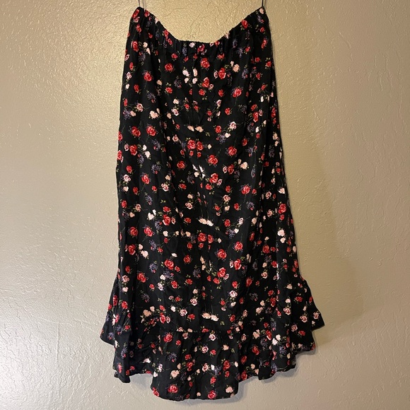 Floral Skirt OneHeart size Sm faux wrap with ruffle - Picture 2 of 3